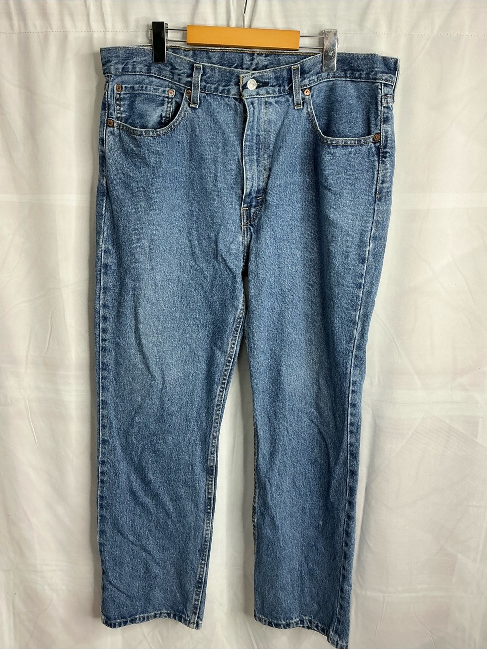 2307 - Levi's Mid Wash Straight Leg Men's Jeans
